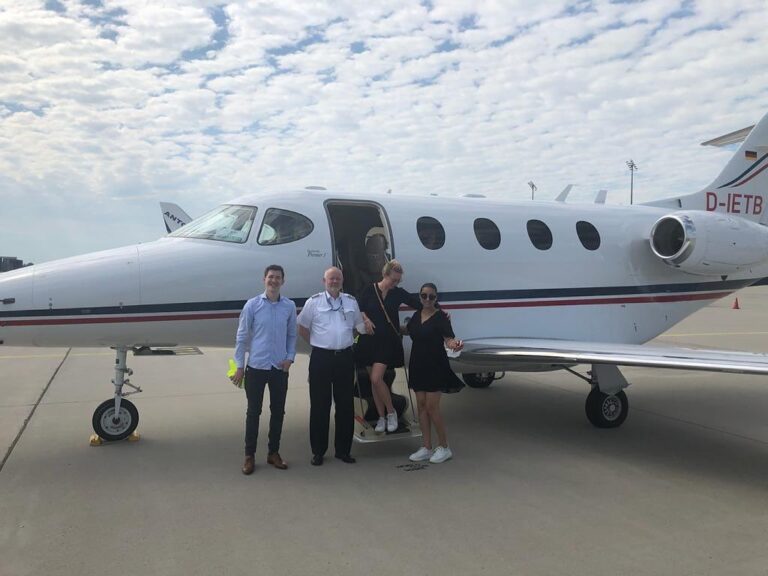 Greetings from Leipzig airport @leipzighalleairport ! While we were waiting for our guests this picture was taken with colleagues from Air Charter Service GmbH. Its always a pleasure to meet our brokers in person! Now we are on our way to Zurich and back to Eberswalde EDAV! ♥️✈️♥️ Grüße vom Flughafen Leipzig (@leipzighalleairport). Während wir auf unsere heutigen Gäste warteten ist dieses Foto, mit den Kollegen der Air Charter Service GmbH, entstanden. Es ist immer ein Vergnügen für uns, wenn wir die Broker, mit denen wir gern zusammenarbeiten, einmal persönlich kennenlernen dürfen. Jetzt geht es weiter nach Zurich und dann zurück nach Eberswalde EDAV! ♥️🛩♥️ #fas #finowairservice #leipzighalleairport #prm1 #zurich #beechcraft #aviationdaily #aviation #aviationlovers #aviationisourpassion #jet #businessjet #chiefpilot #chiefpilots #generalaviation #edav #flugplatzeberswalde #aviationpicture #✈️